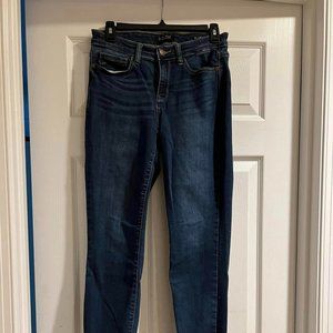Judy Blue size 5 relaxed fit, dark wash, shark bite hem. 9.5 rise, 27 inseam EUC